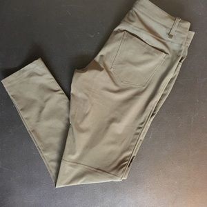 Lululemon Men’s ABC pant slim. 30”waist. Dark olive color way